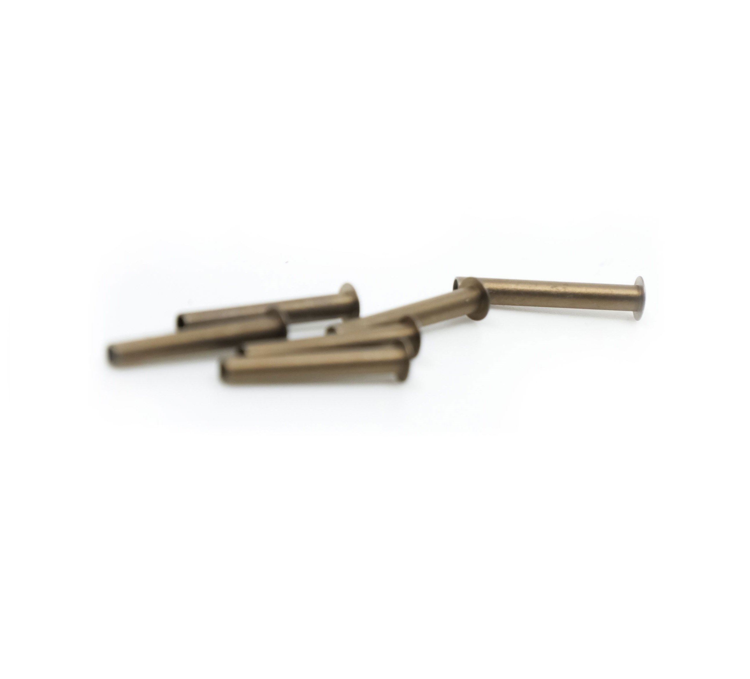 VEER SPLIT BELT™ RIVET 38 PIECE BAG, 2MM X 15MM VEER SPLIT BELT™ RIVET 38 PIECE BAG, 2MM X 15MM