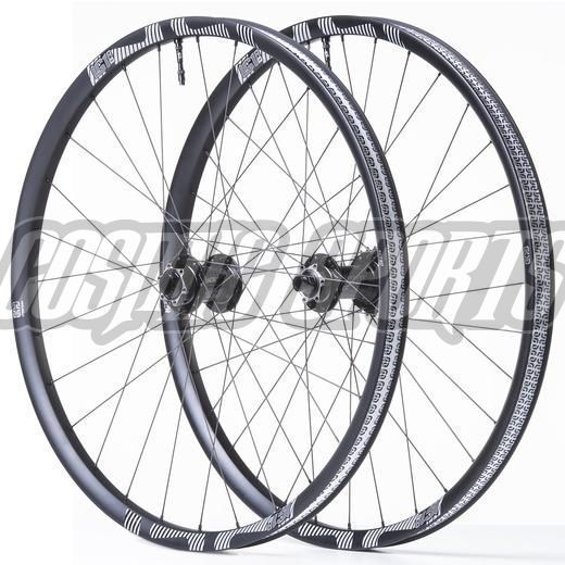 E*THIRTEEN LG1 RACE CARBON BOOST WHEEL FW, 27.5", 110X20MM, 32H., 30MM, BLACK E*THIRTEEN LG1 RACE CARBON BOOST WHEEL FW, 27.5", 110X20MM, 32H., 30MM, BLACK