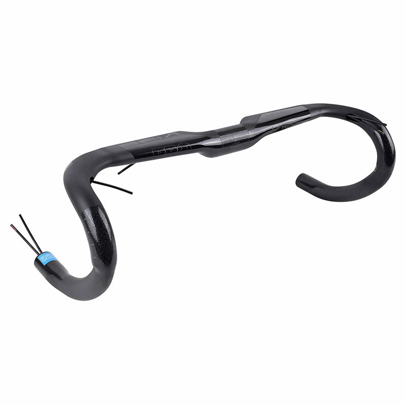 CINTRE ROUTE PRO VIBE AERO COMPACT CARBONE NOIR L 42 EXTERIEUR (AXE-AXE 42CM) POUR POTENCE 31.8MM POUR PASSAGE CABLE INTERNE (DI2) CINTRE ROUTE PRO VIBE AERO COMPACT CARBONE NOIR L 42 EXTERIEUR (AXE-AXE 42CM) POUR POTENCE 31.8MM POUR PASSAGE CABLE INTERNE (DI2)
