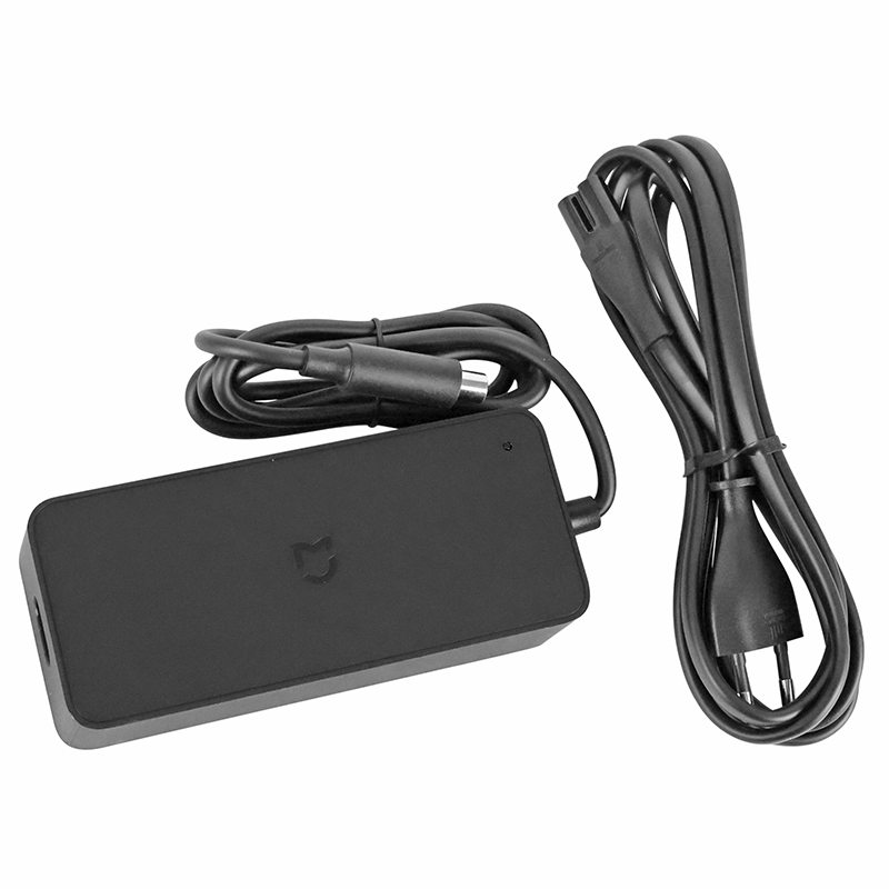 CHARGEUR DE BATTERIE TROTTINETTE COMPATIBLE XIAOMI MI 4  41.7V 2A (CONNECTEUR DC)  -SELECTION P2R-