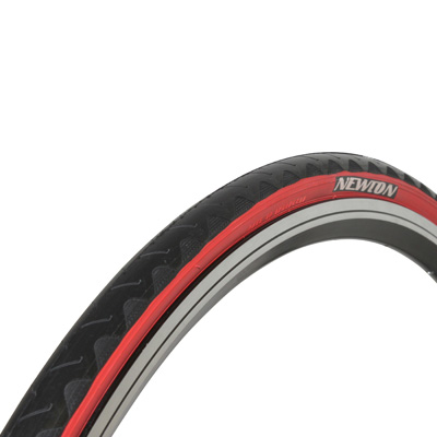 PNEU ROUTE 700 X 23 NEWTON GP NOIR FLANC ROUGE (PROFIL TOUT TEMPS TR) (23-622) (OFFRE SPECIALE)